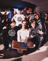 El crew Legacy, guanyador del Vol. 4 de This is for Terrassa, posant amb el premi